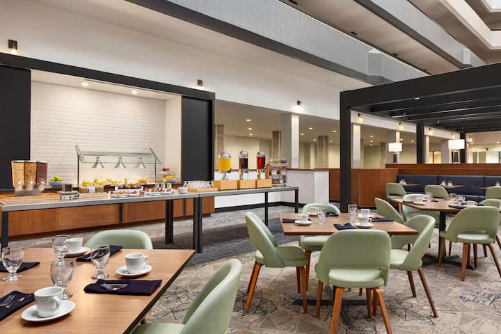 Free breakfast at Wyndham Fort Smith City Center in Fort Smith, Arkansas