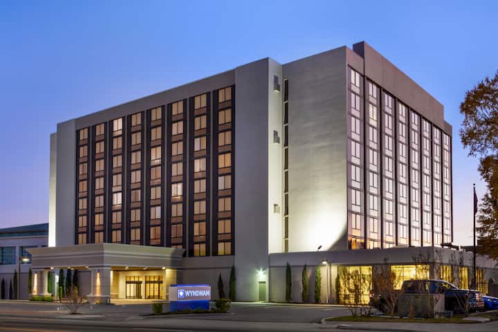 Exterior of Wyndham Fort Smith City Center hotel in Fort Smith, Arkansas