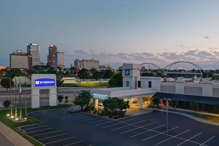 Aerial View of Wyndham Riverfront Little Rock hotel in North Little Rock, Arkansas
