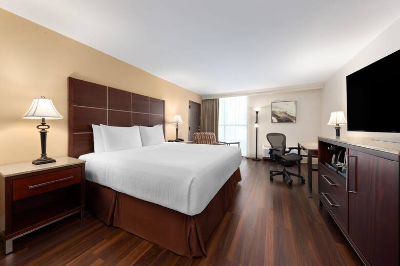 Guest room at the Wyndham Riverfront Little Rock in North Little Rock, Arkansas