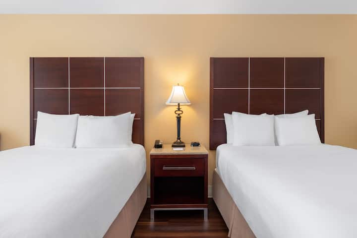 Guest room at the Wyndham Riverfront Little Rock in North Little Rock, Arkansas