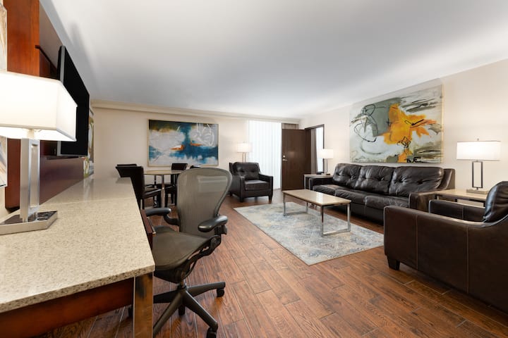 Wyndham Riverfront Little Rock hot tub suite in North Little Rock, Arkansas