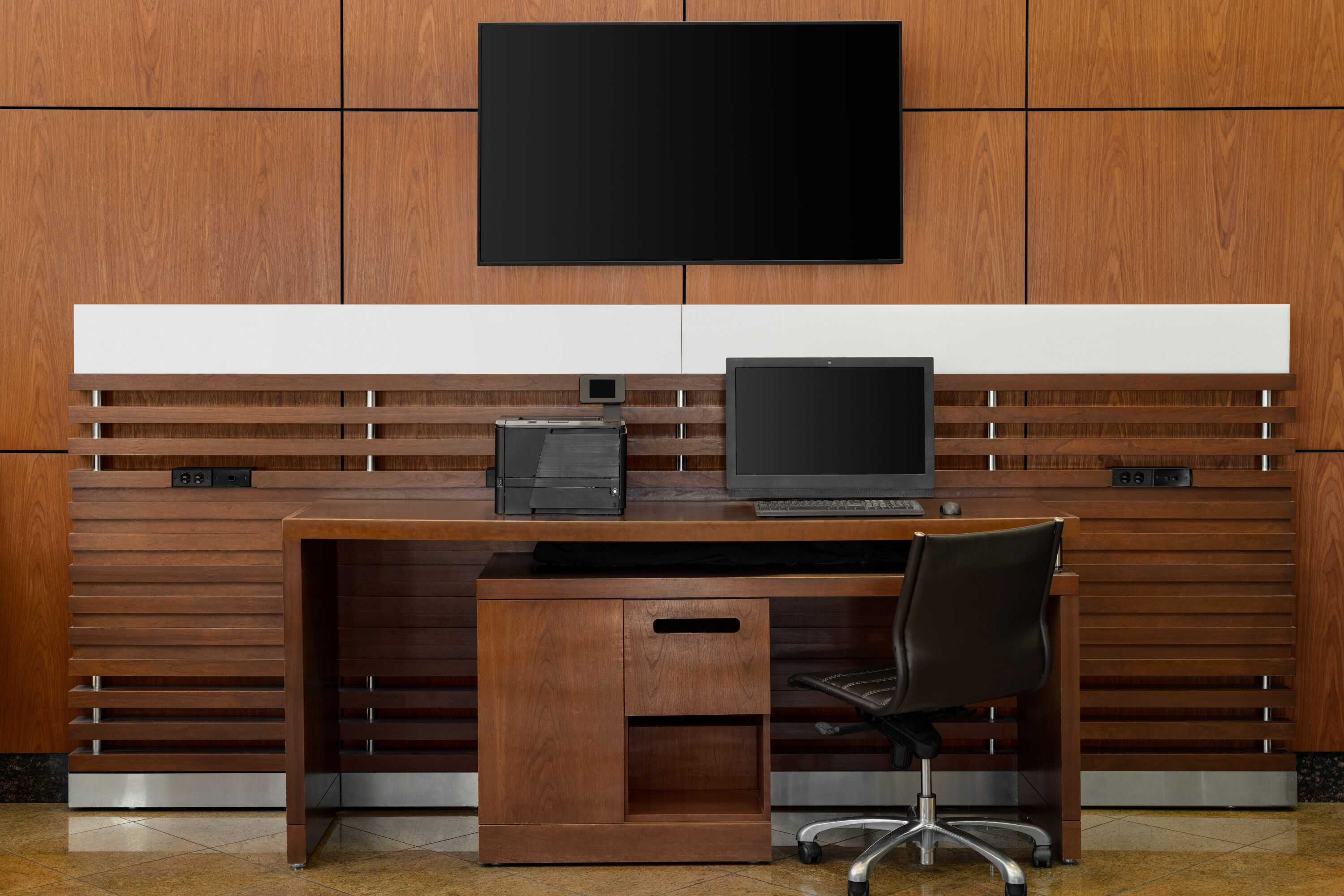 Wyndham Phoenix Airport/Tempe business center in Tempe, Arizona