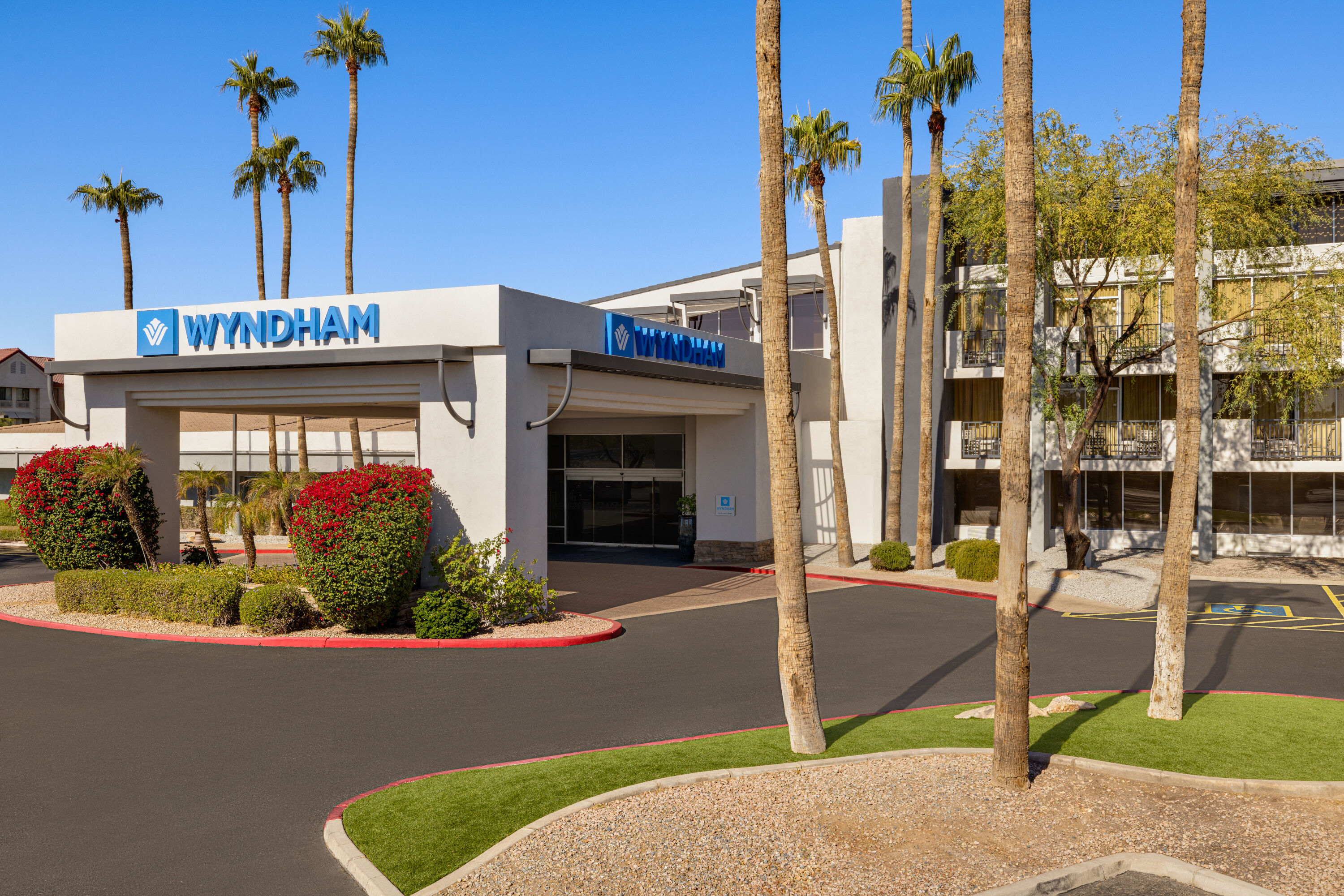Exterior of Wyndham Phoenix Airport/Tempe hotel in Tempe, Arizona