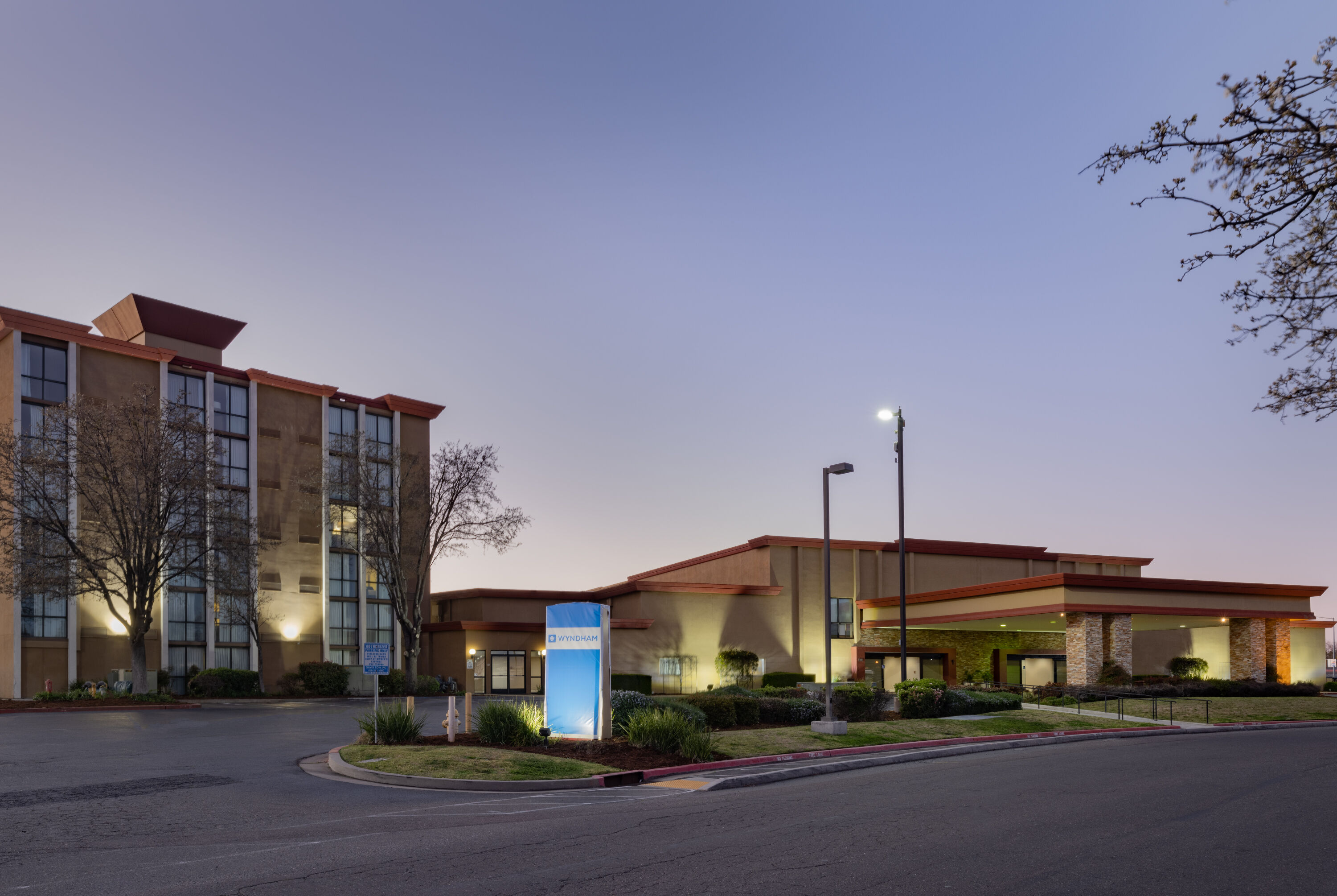 Exterior Dusk Image of Wyndham Sacramento hotel in Sacramento, California