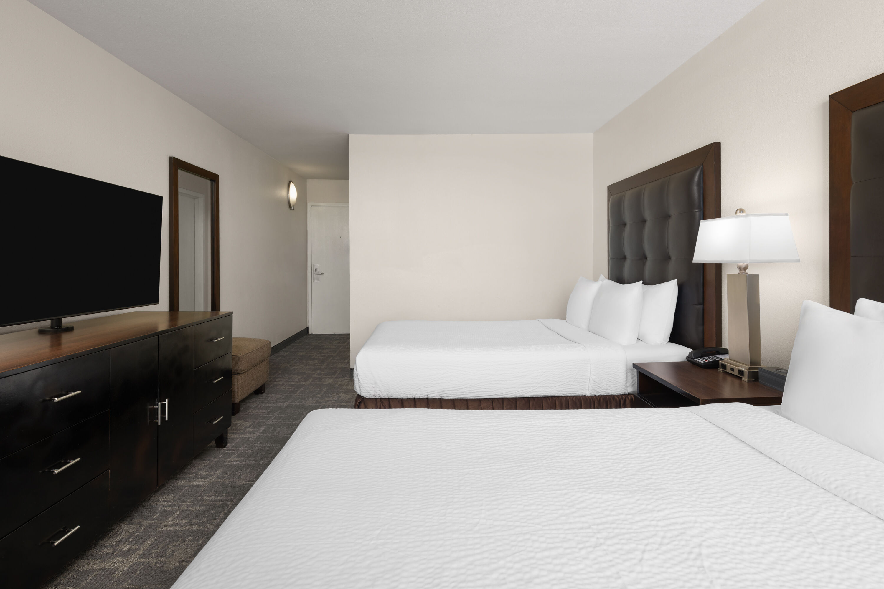 Guest room at the Wyndham Sacramento in Sacramento, California