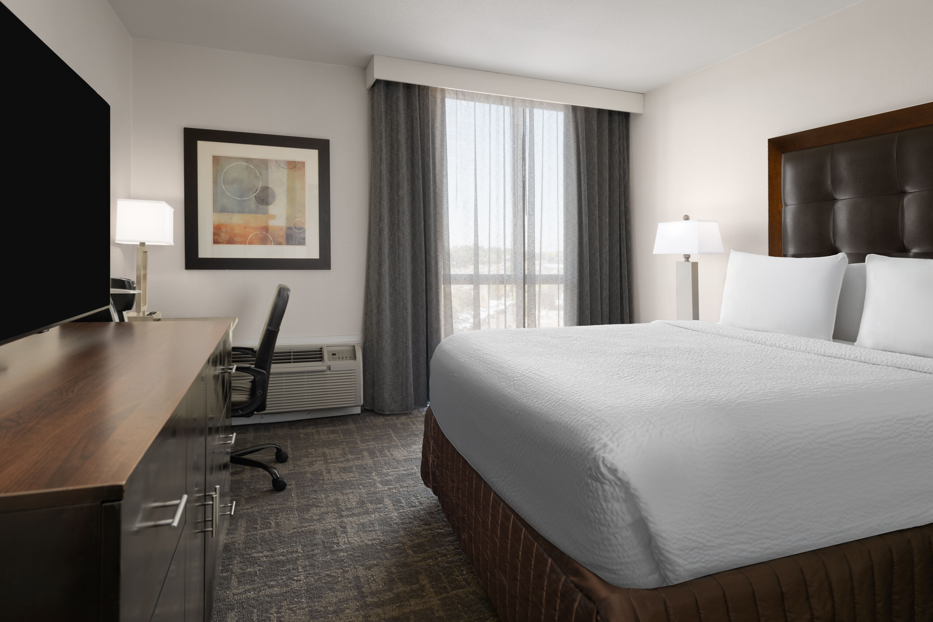 Guest room at the Wyndham Sacramento in Sacramento, California