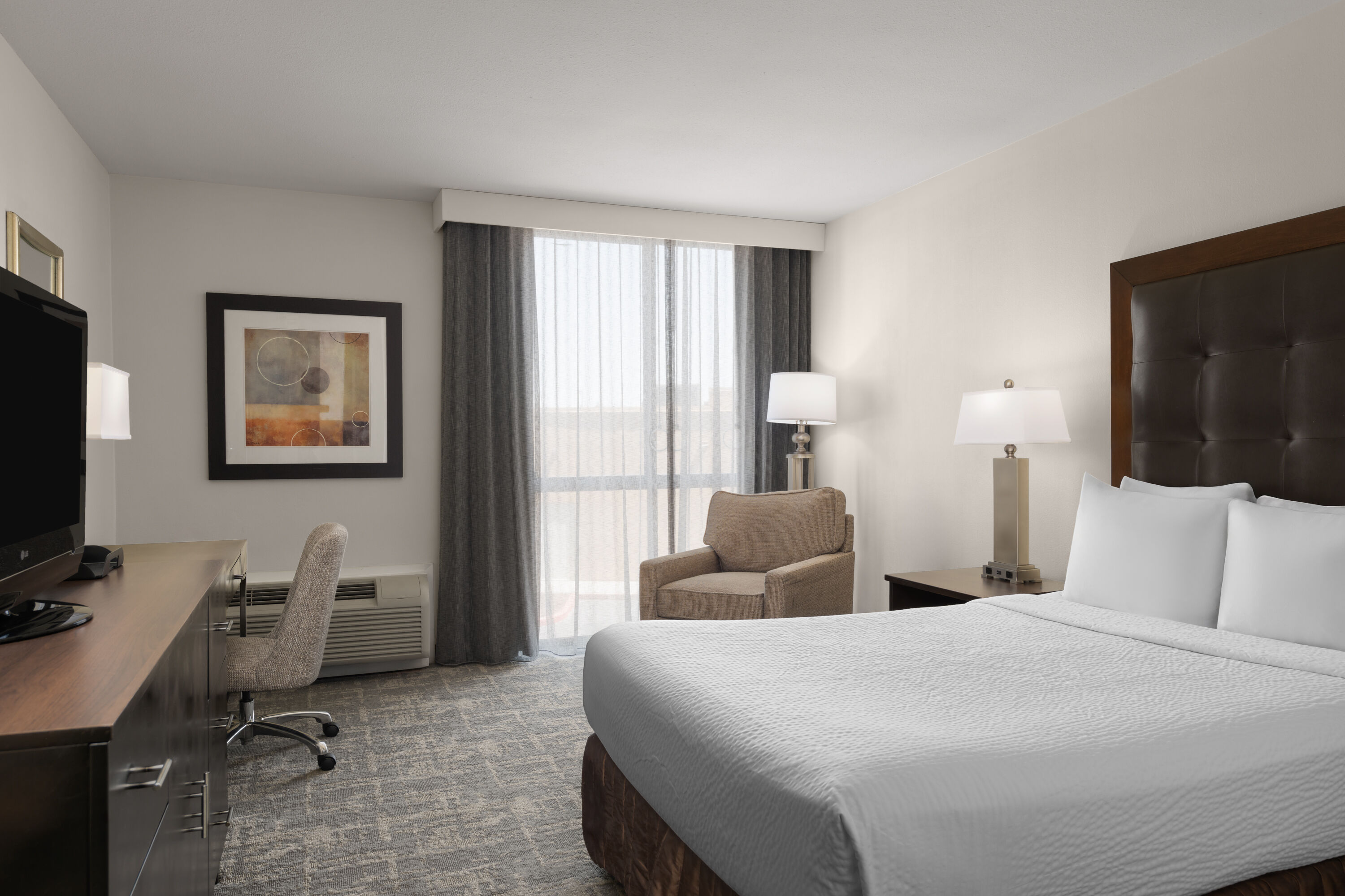Guest room at the Wyndham Sacramento in Sacramento, California