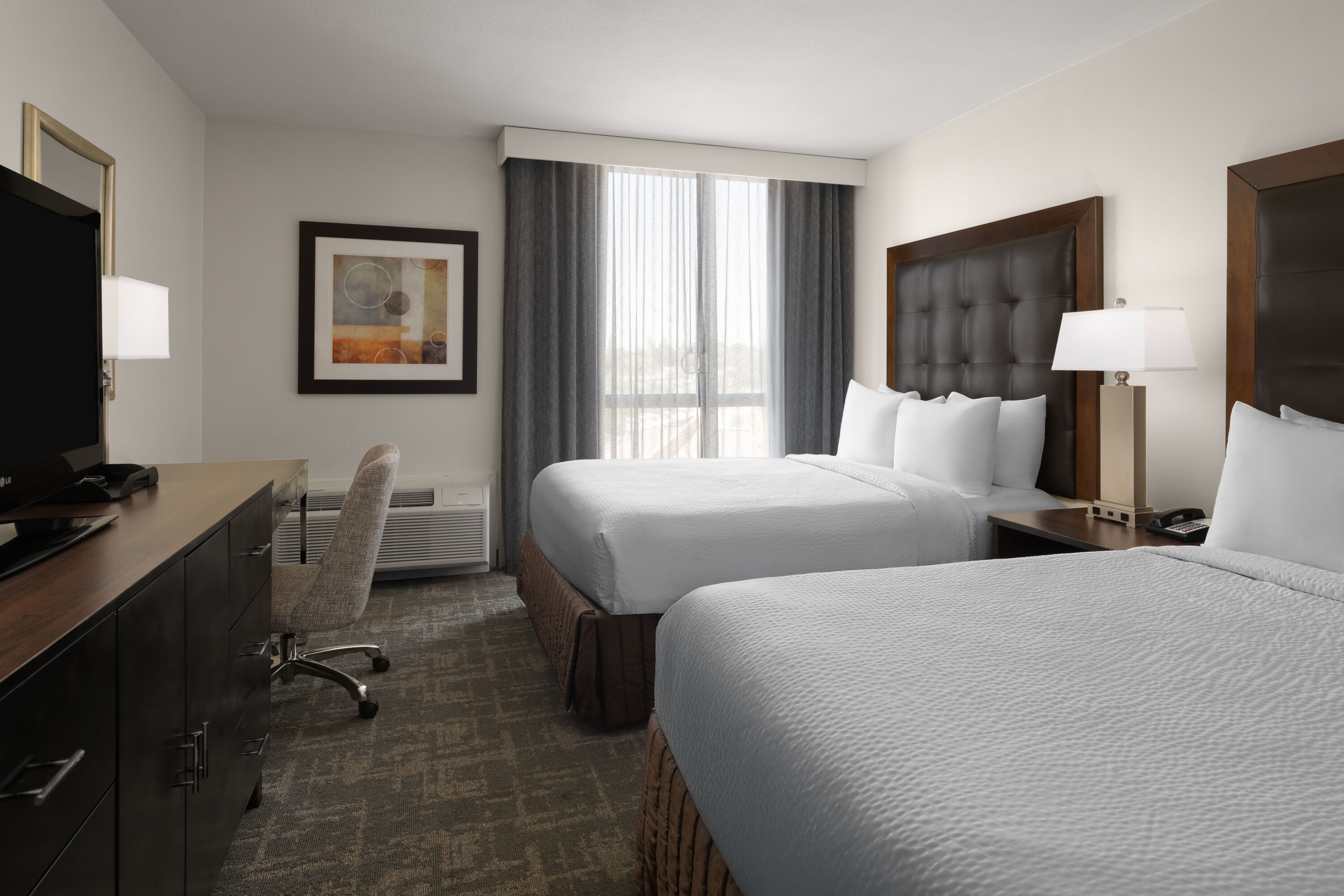 Guest room at the Wyndham Sacramento in Sacramento, California