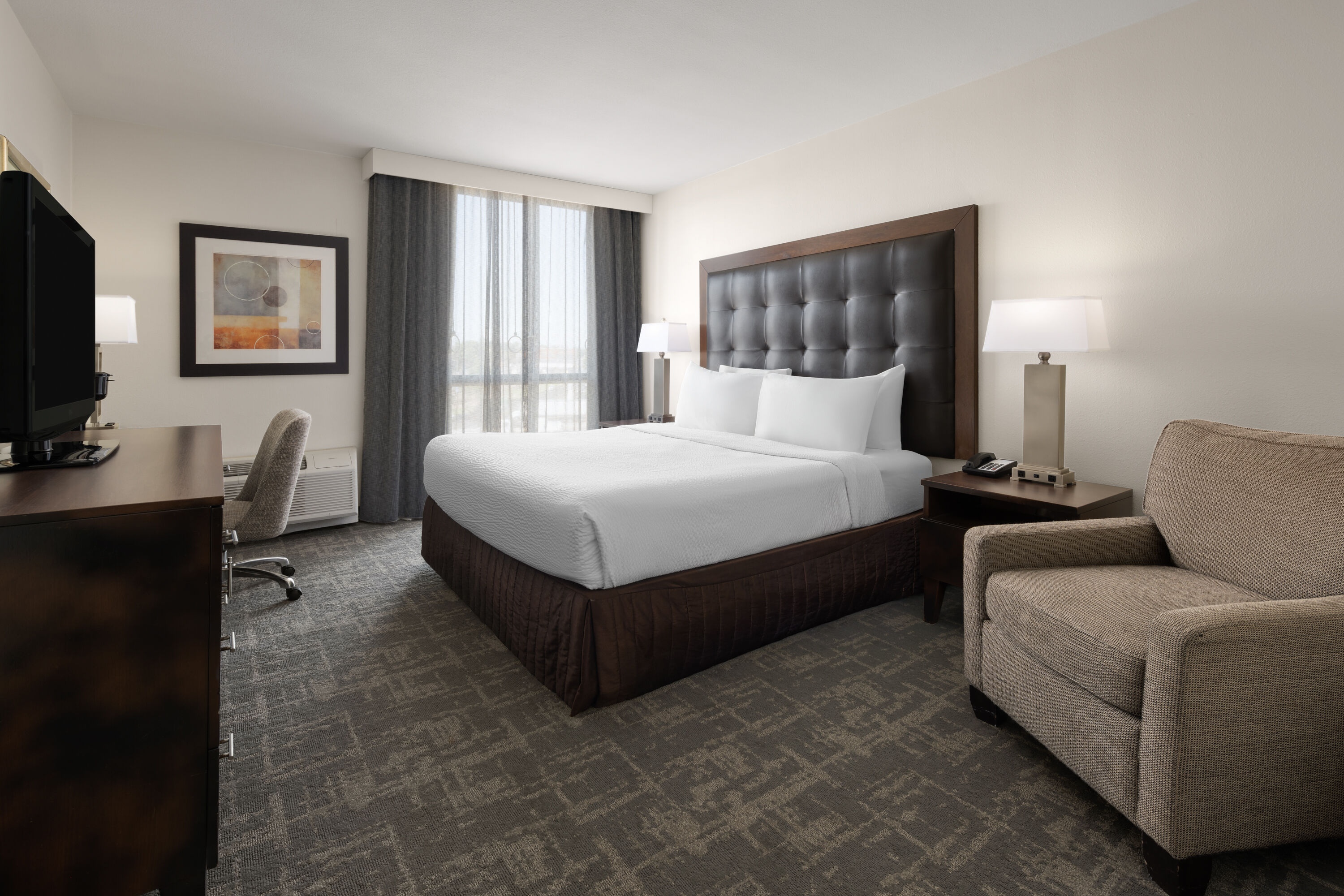 Guest room at the Wyndham Sacramento in Sacramento, California