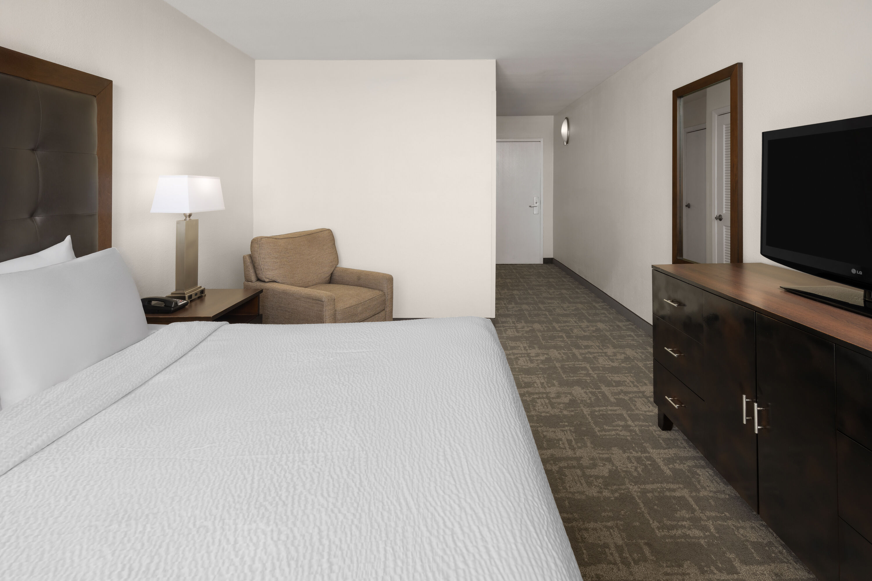 Guest room at the Wyndham Sacramento in Sacramento, California