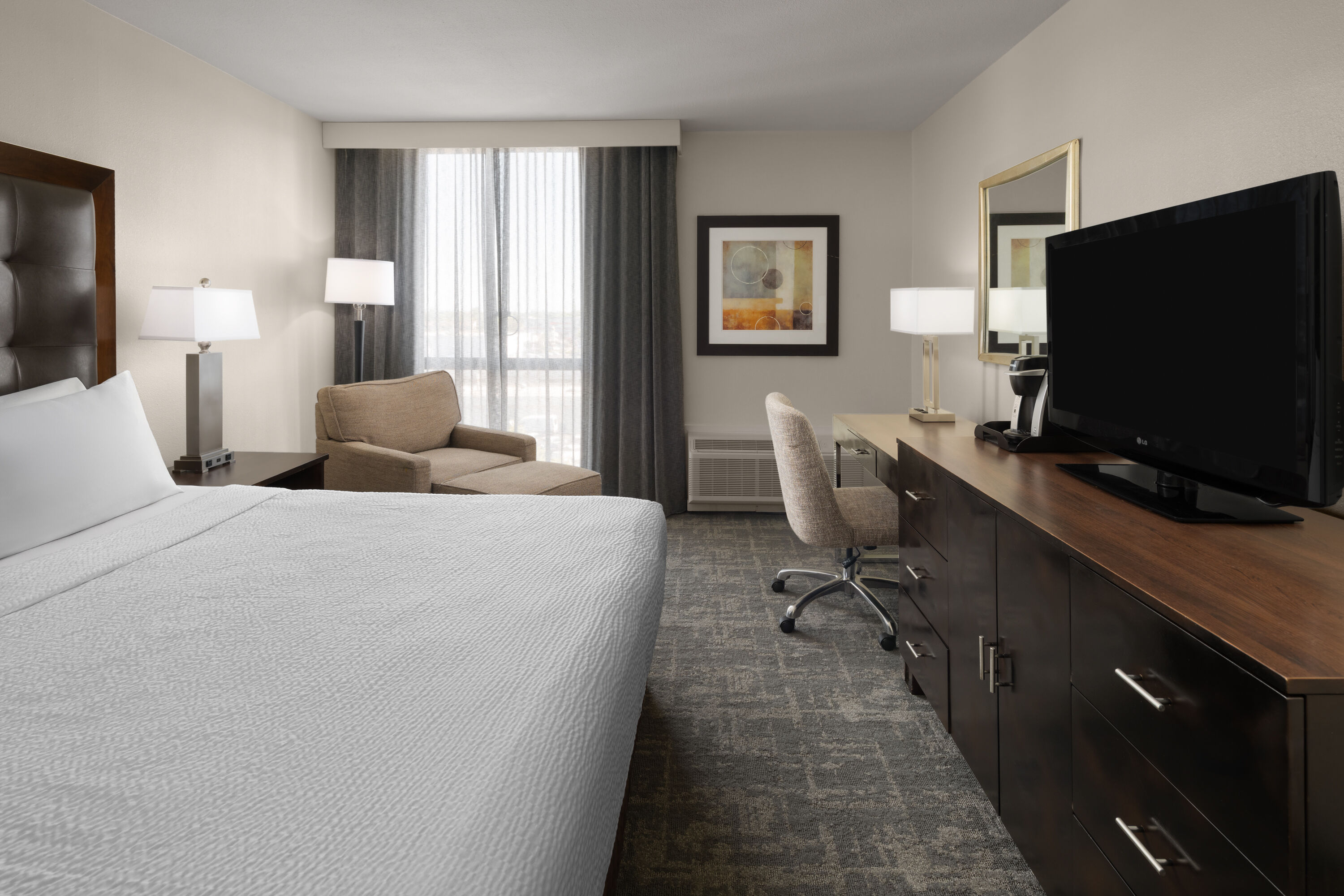 Guest room at the Wyndham Sacramento in Sacramento, California