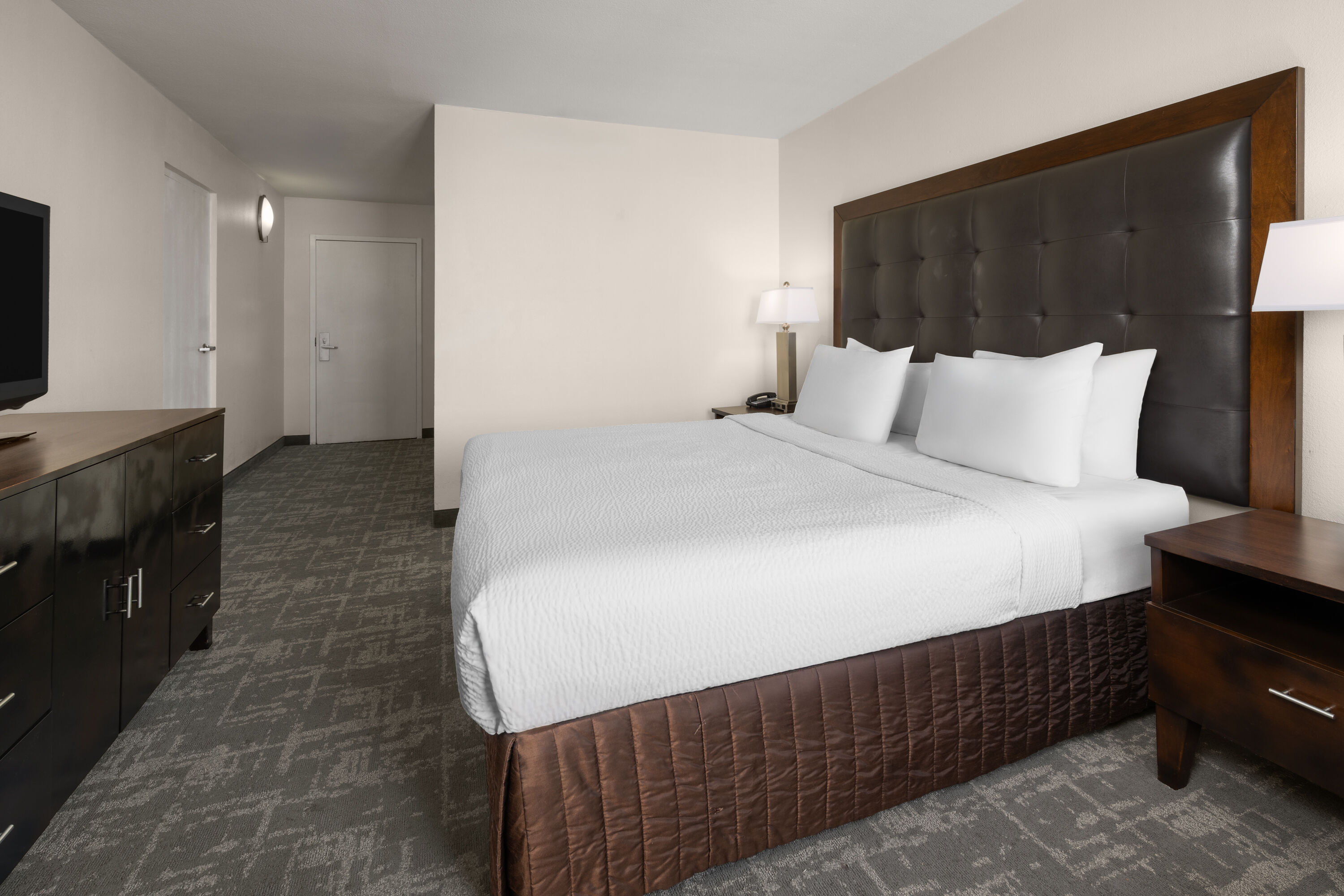 Guest room at the Wyndham Sacramento in Sacramento, California
