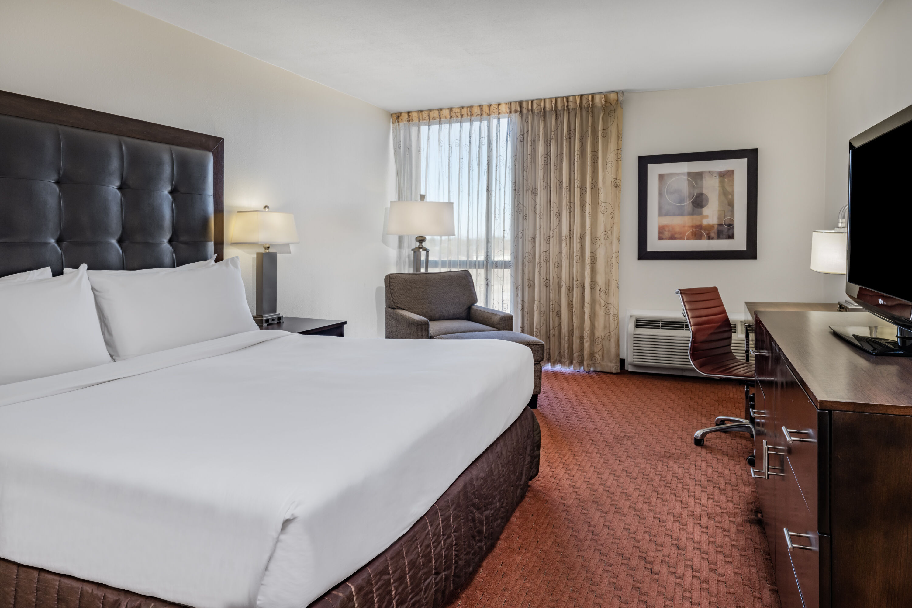 Guest room at the Wyndham Sacramento in Sacramento, California