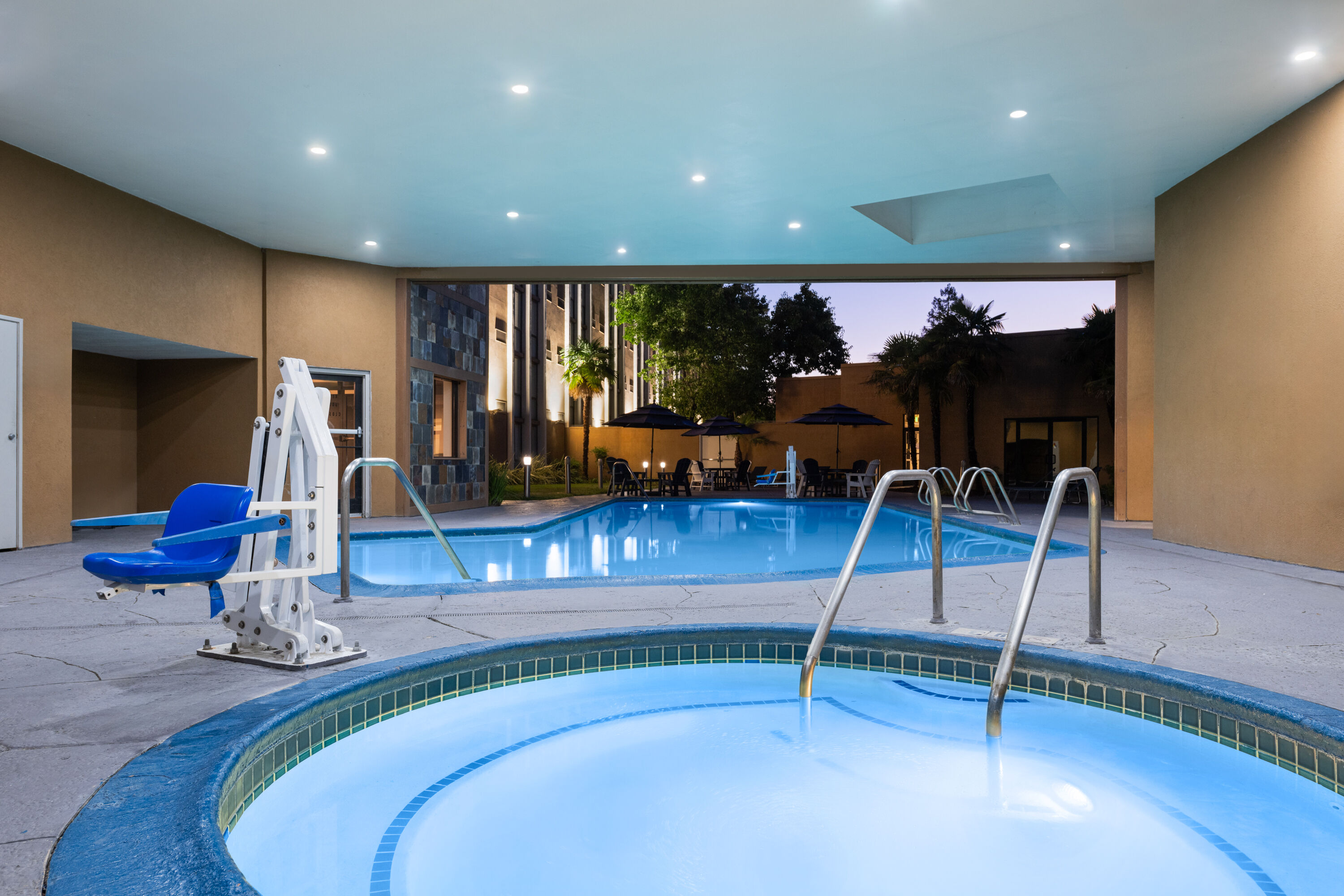 Hot tub at the Wyndham Sacramento in Sacramento, California