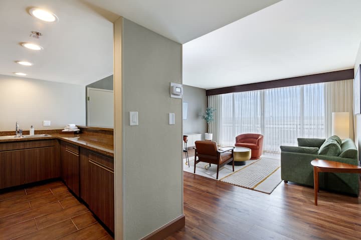 Guest room at the Wyndham San Diego Bayside in San Diego, California