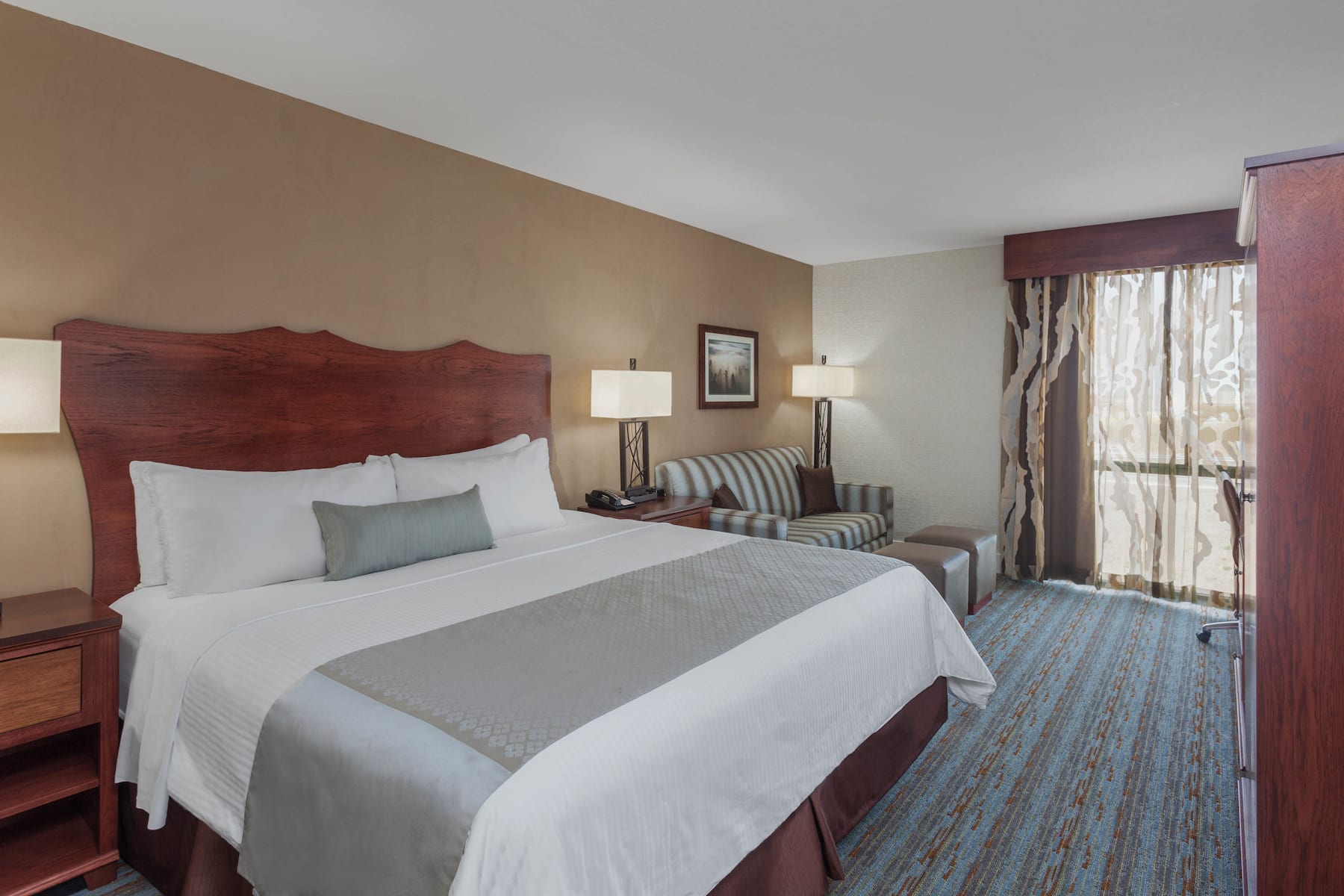 Guest room at the Wyndham Visalia in Visalia, California