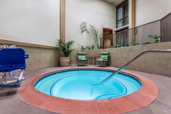 Hot tub at the Wyndham Visalia in Visalia, California