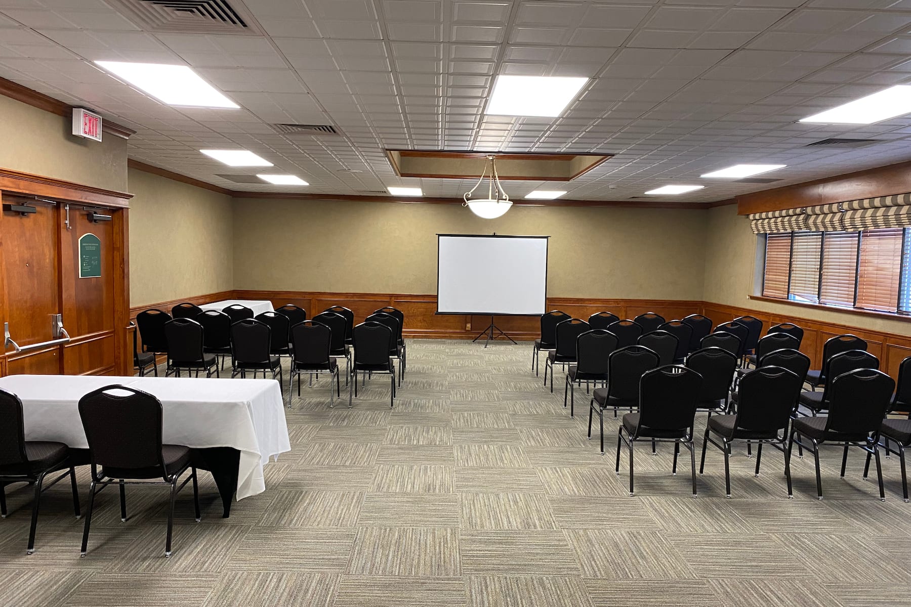 Meeting room at Wyndham Visalia in Visalia, California