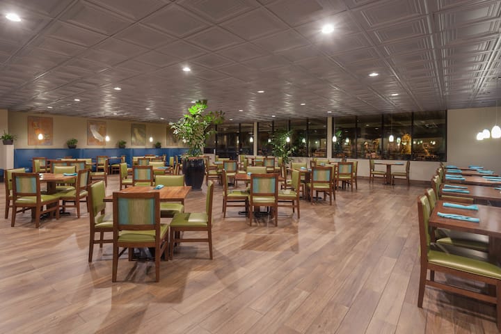 Wyndham Visalia restaurant in Visalia, California