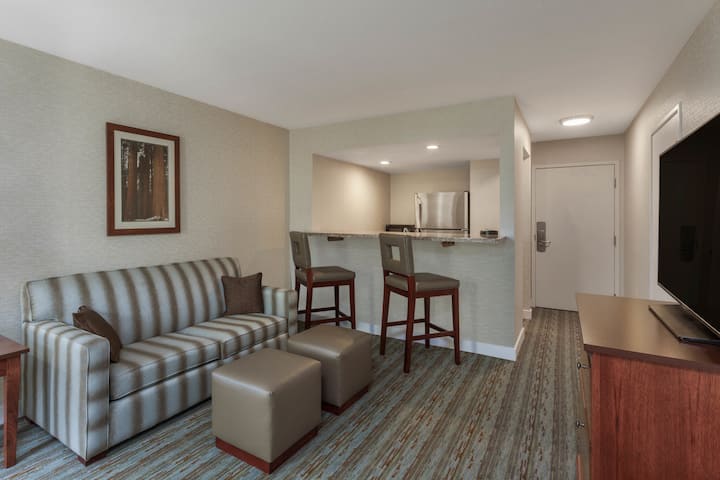 Wyndham Visalia suite in Visalia, California