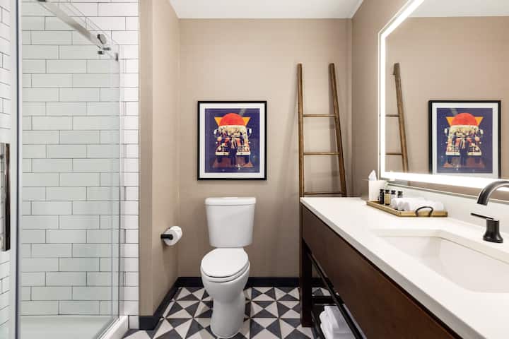 Guest room bath at the Origin Red Rocks, a Wyndham Hotel in Golden, Colorado