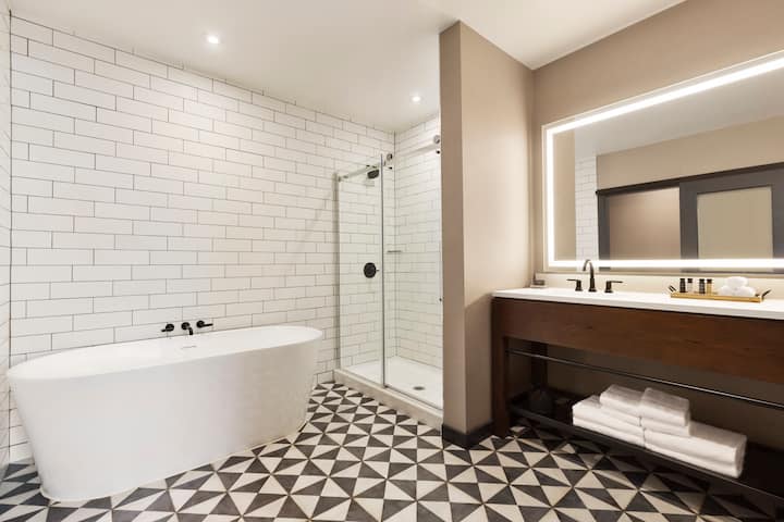 Guest room bath at the Origin Red Rocks, a Wyndham Hotel in Golden, Colorado