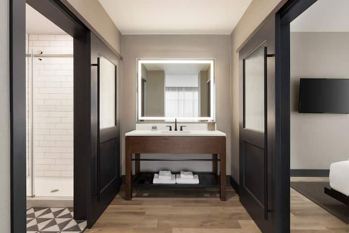 Origin Red Rocks, a Wyndham Hotel suite in Golden, Colorado