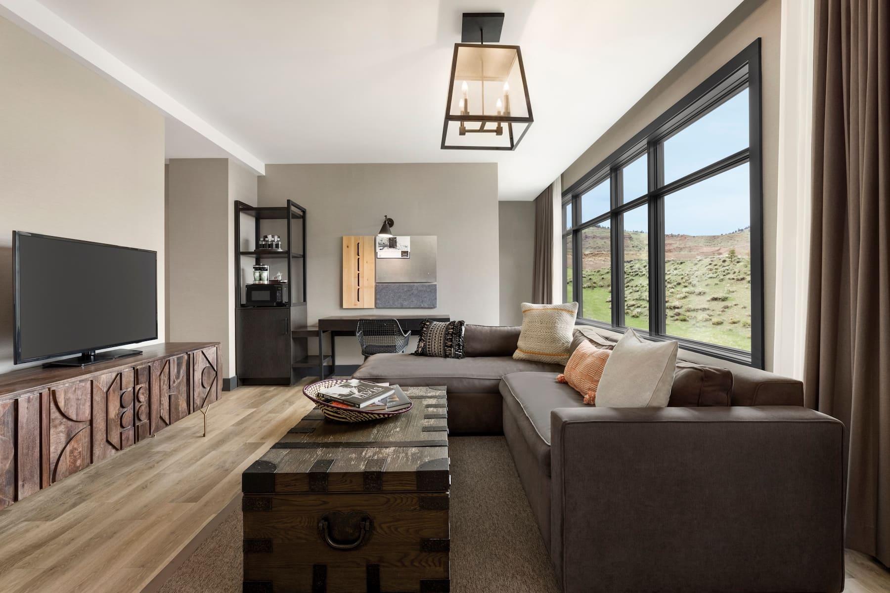 Origin Red Rocks, a Wyndham Hotel suite in Golden, Colorado
