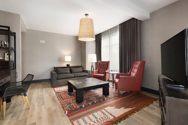 Origin Red Rocks, a Wyndham Hotel suite in Golden, Colorado