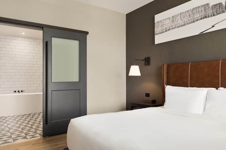 Origin Red Rocks, a Wyndham Hotel suite in Golden, Colorado