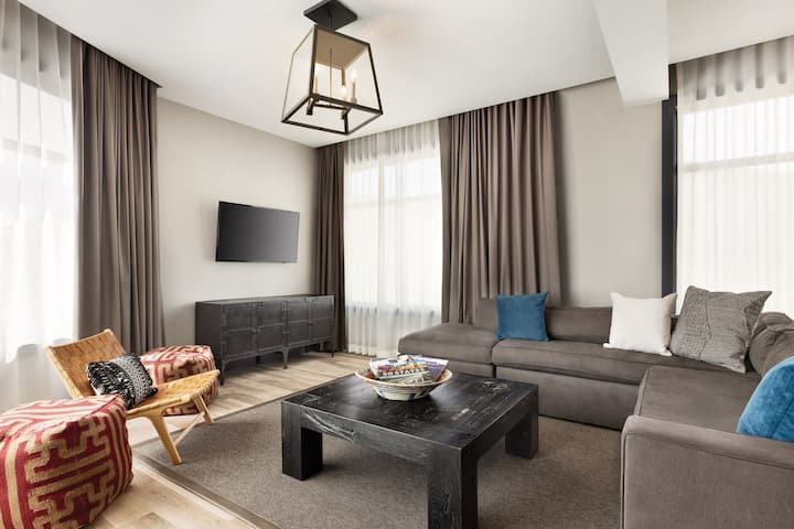 Origin Red Rocks, a Wyndham Hotel suite in Golden, Colorado