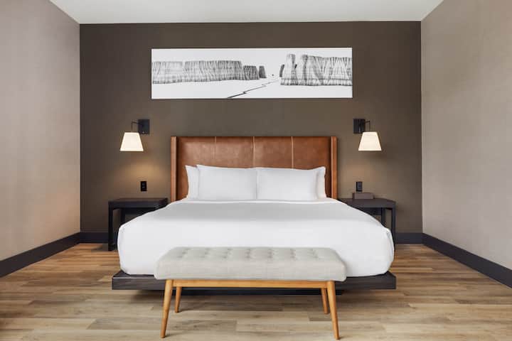 Origin Red Rocks, a Wyndham Hotel suite in Golden, Colorado