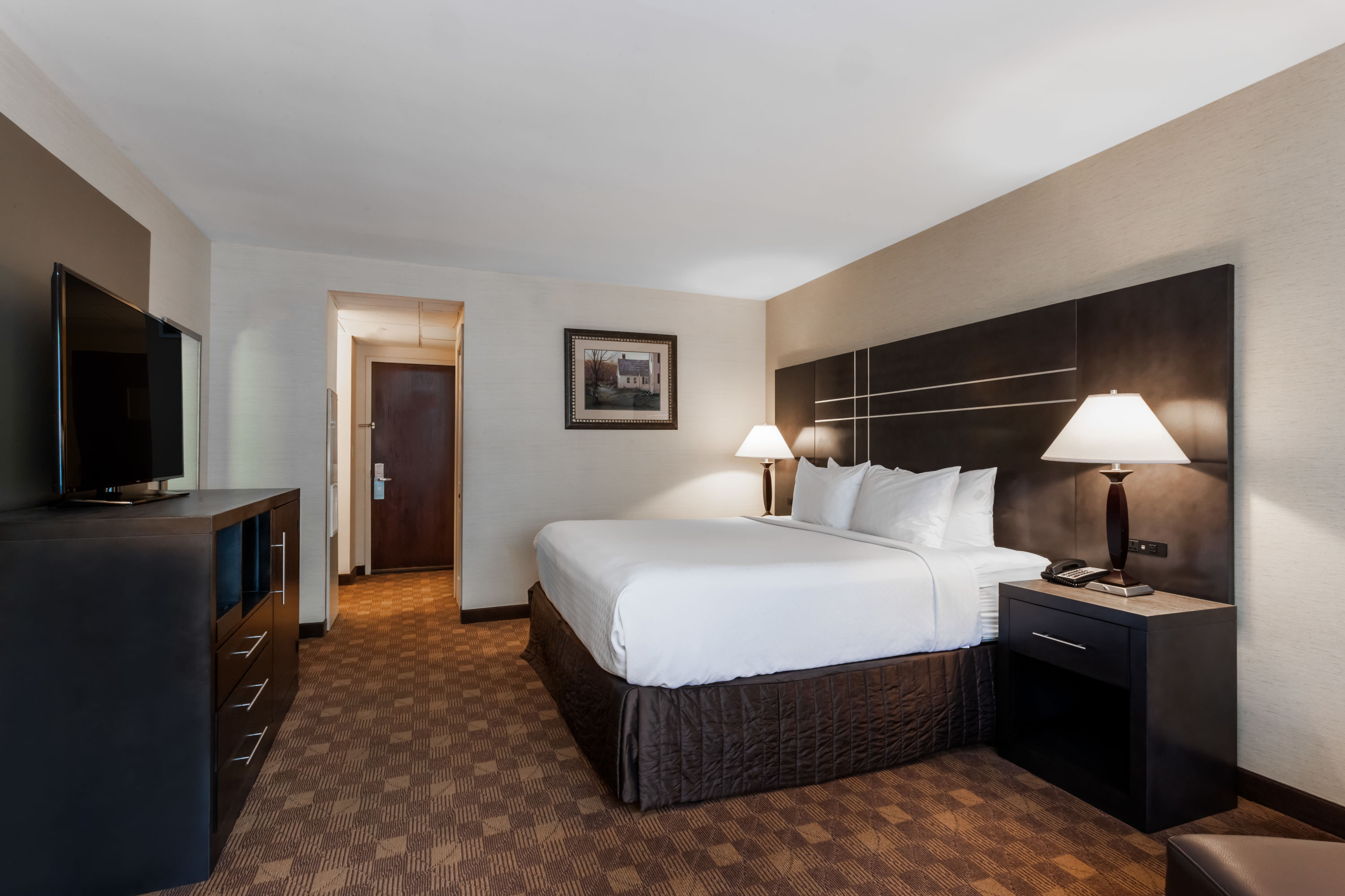 Guest room at the Wyndham Southbury in Southbury, Connecticut