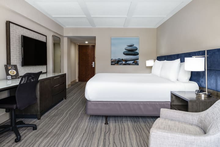 Guest room at the Wyndham Boca Raton in Boca Raton, Florida