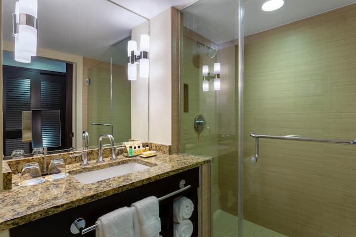 Guest room bath at the Wyndham Deerfield Beach Resort in Deerfield Beach, Florida
