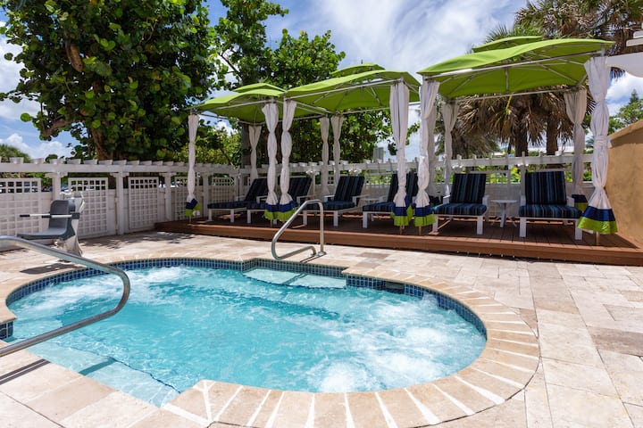 Pool at the Wyndham Deerfield Beach Resort in Deerfield Beach, Florida