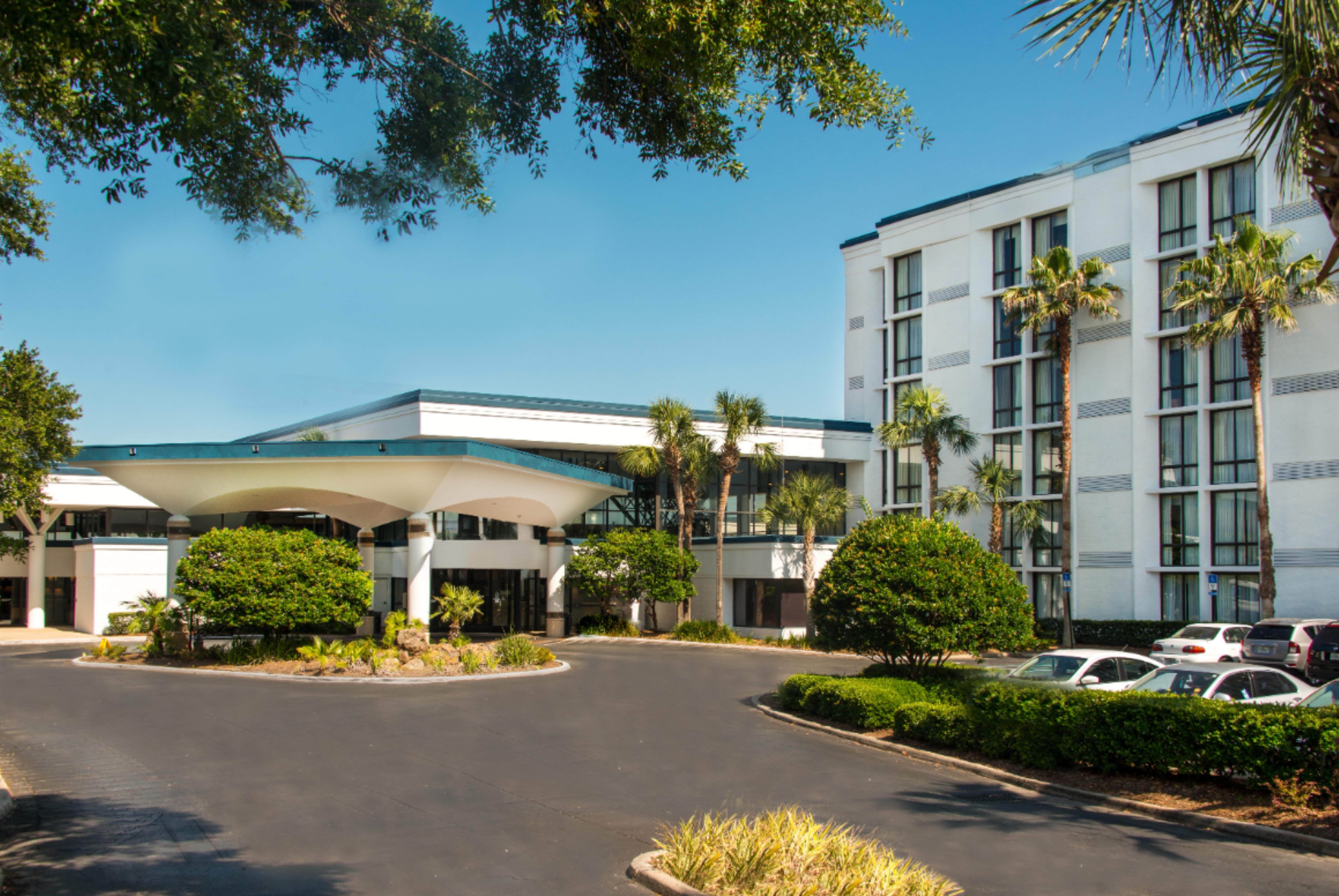 Exterior of Wyndham Jacksonville Hotel and Conference Center hotel in Jacksonville, Florida