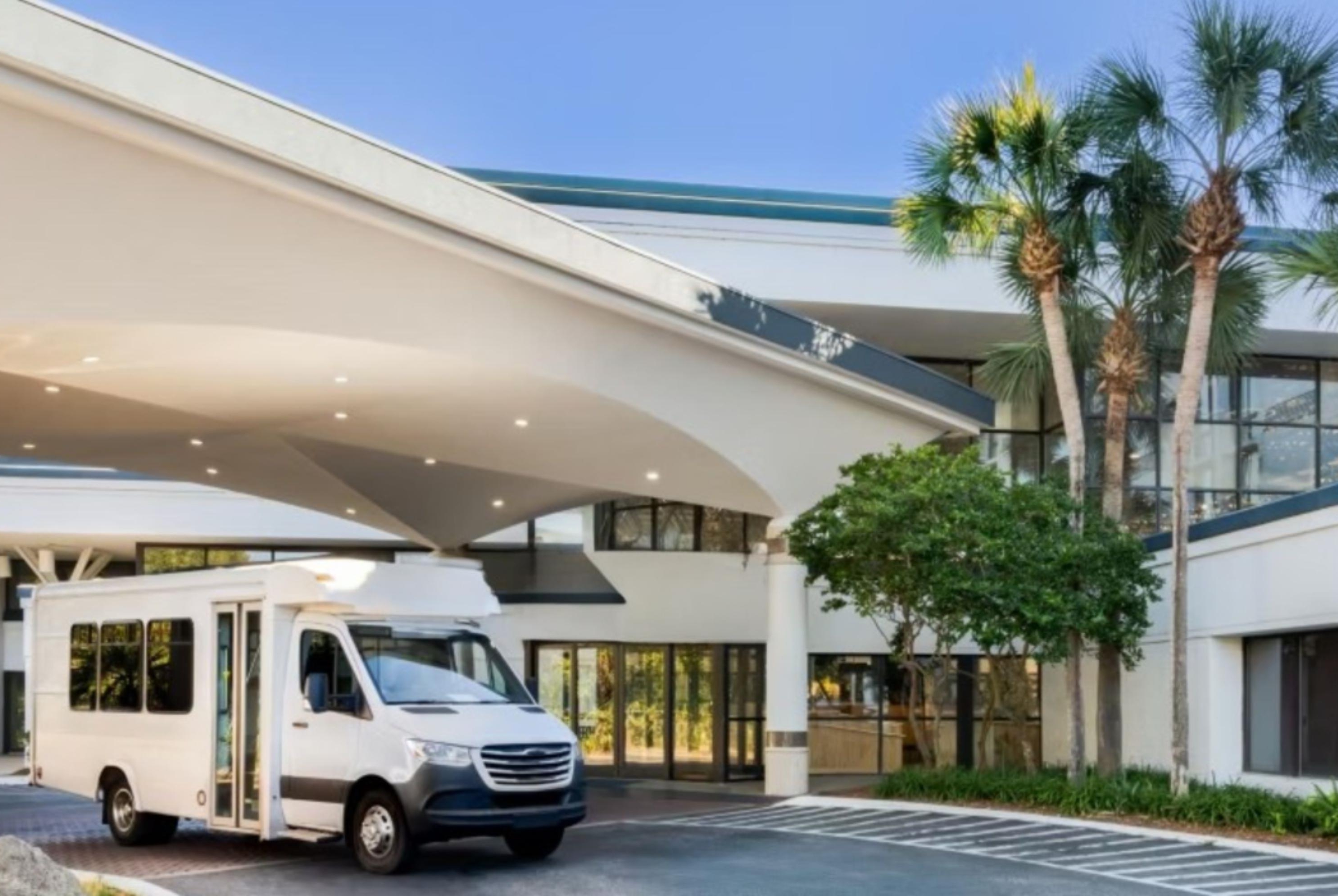 Exterior of Wyndham Jacksonville Hotel and Conference Center hotel in Jacksonville, Florida