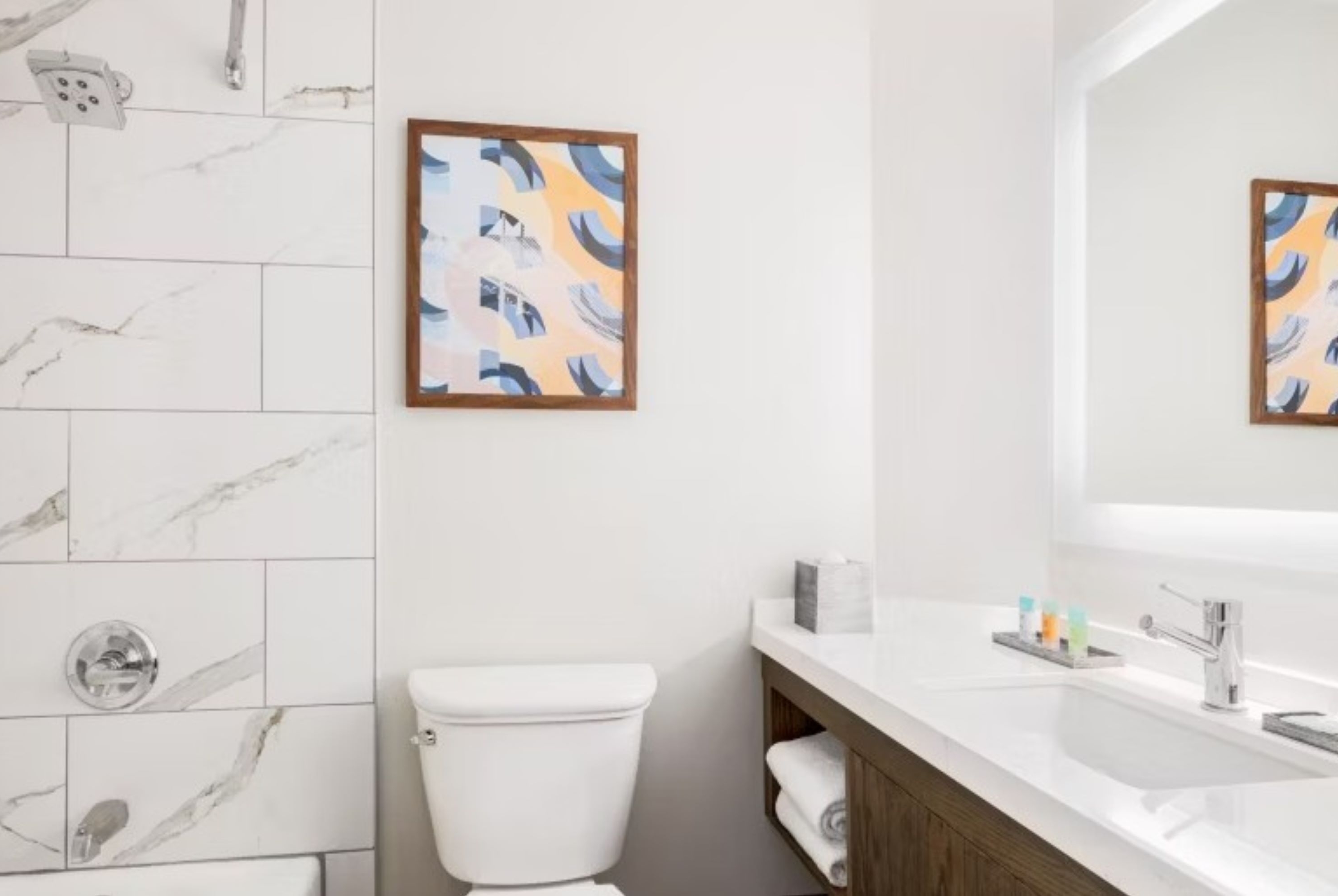 Guest room bath at the Wyndham Jacksonville Hotel and Conference Center in Jacksonville, Florida