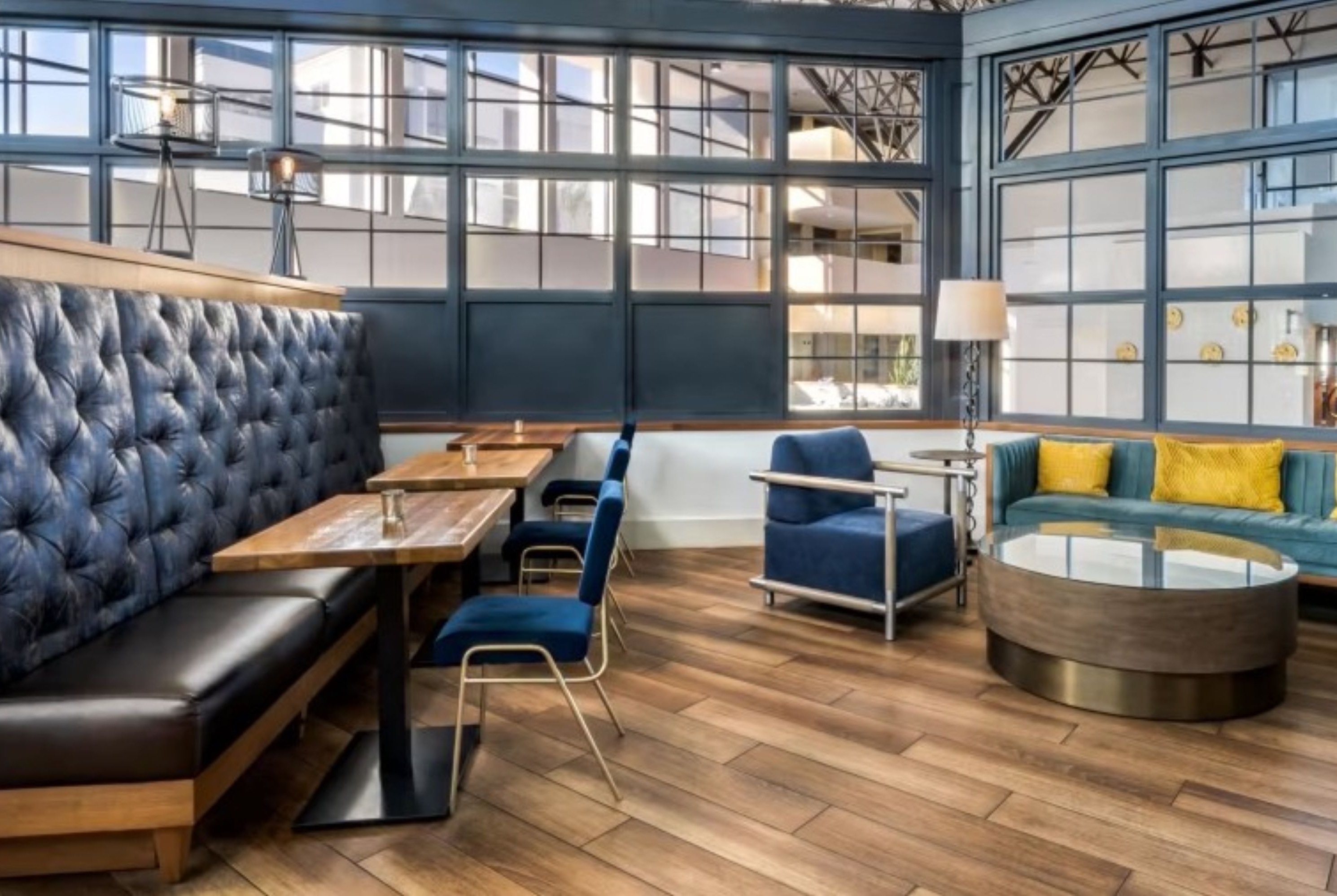 Bar at Wyndham Jacksonville Hotel and Conference Center in Jacksonville, Florida