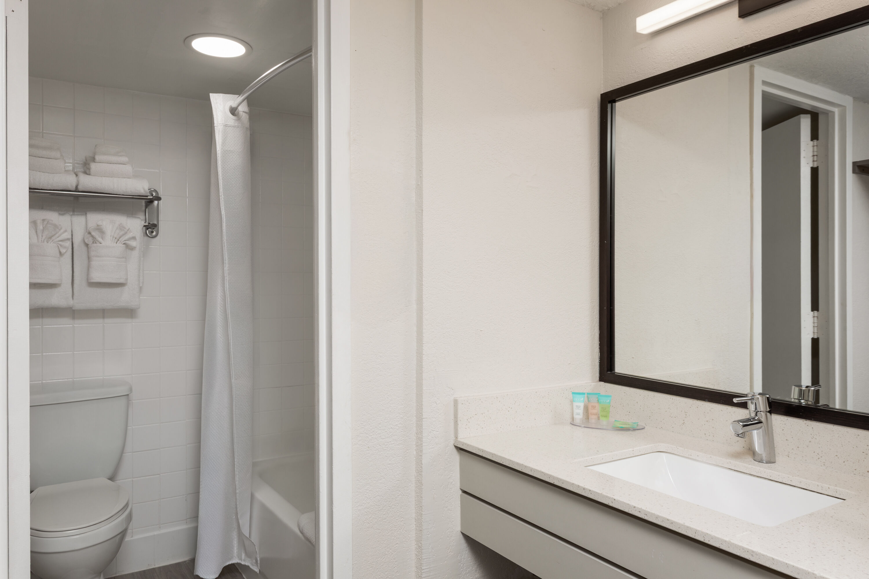Guest room bath at the Wyndham I-Drive Avanti Resort & Conference Center in Orlando, Florida
