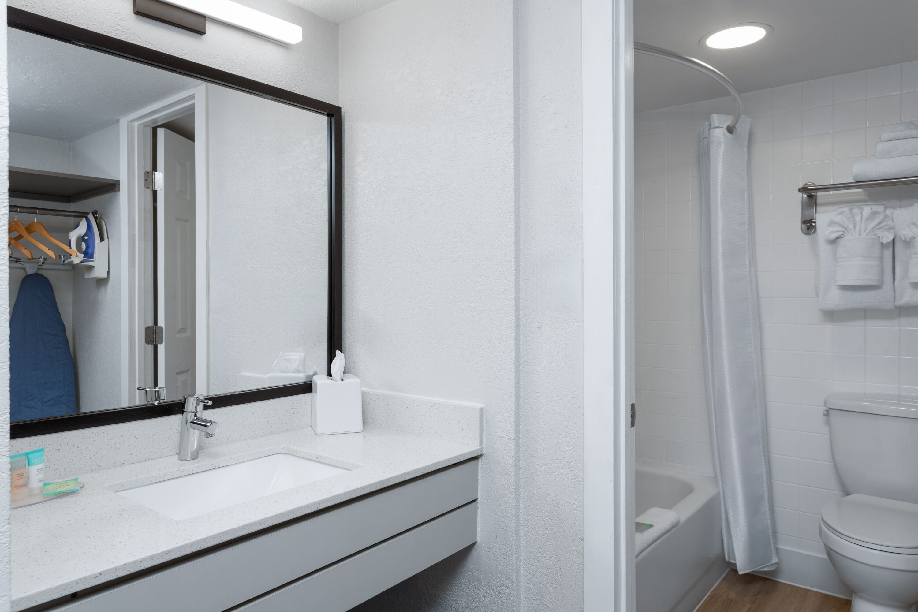 Guest room bath at the Wyndham I-Drive Avanti Resort & Conference Center in Orlando, Florida