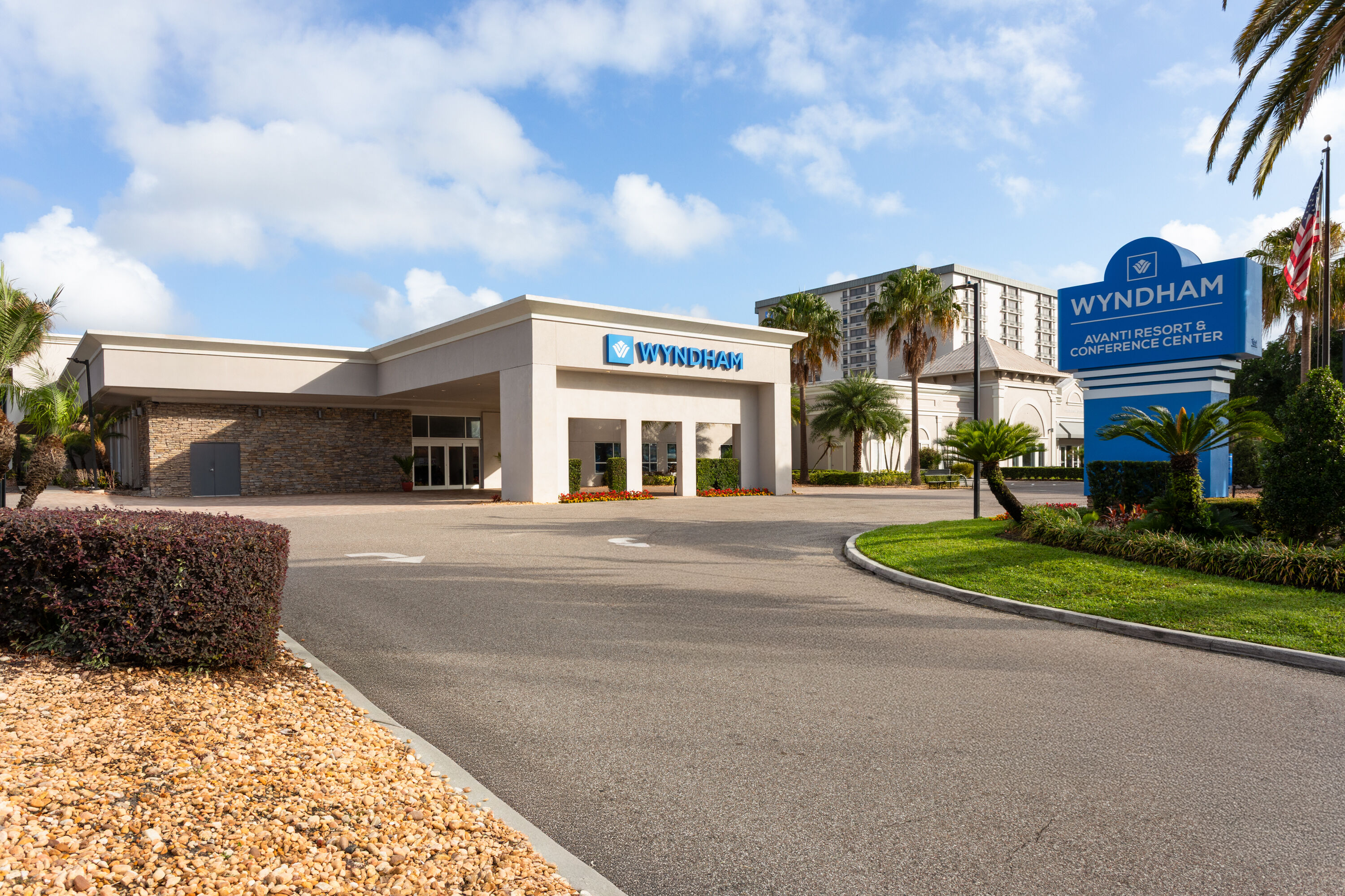 Exterior Day Image of Wyndham I-Drive Avanti Resort & Conference Center hotel in Orlando, Florida