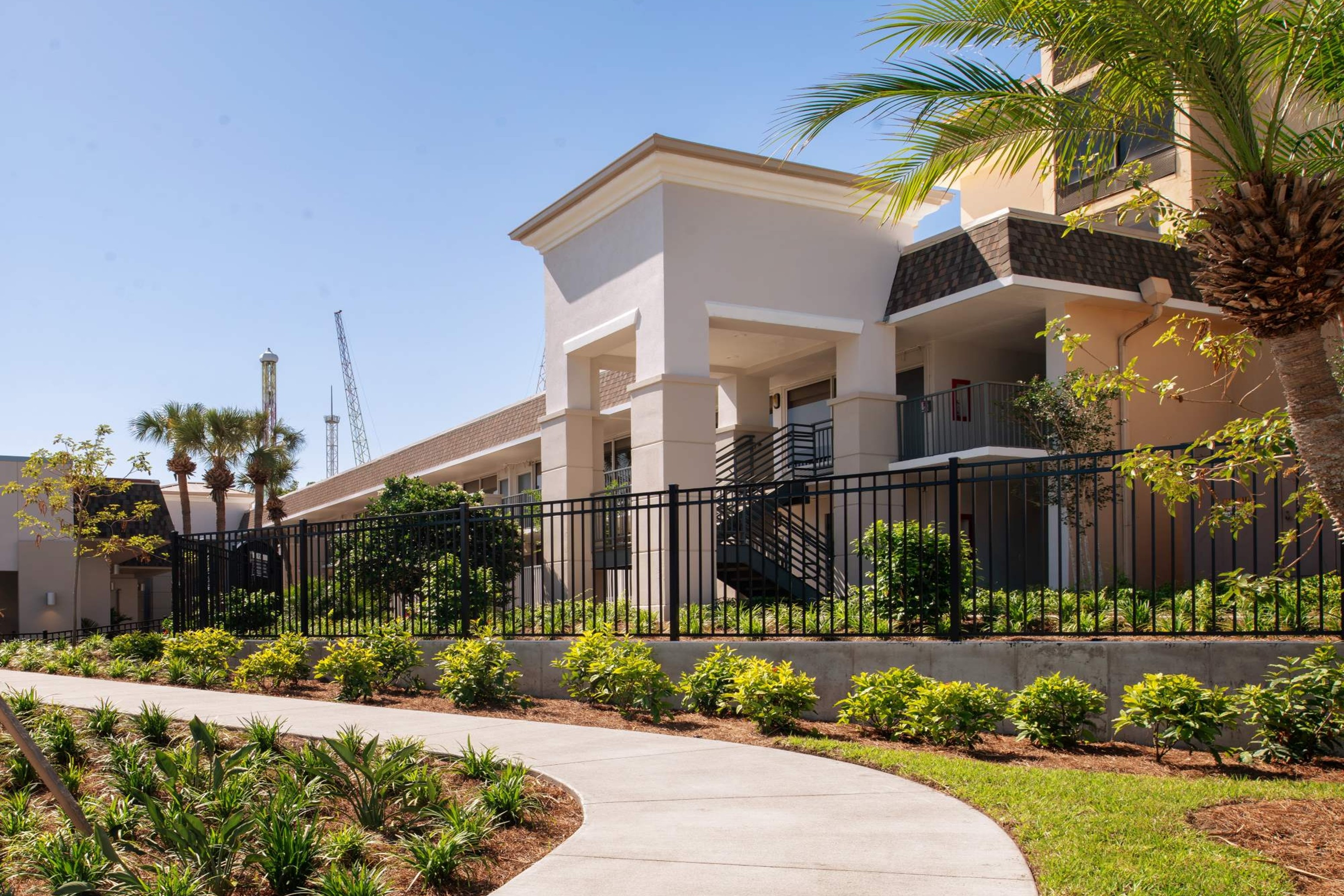 Exterior of Wyndham I-Drive Avanti Resort & Conference Center hotel in Orlando, Florida