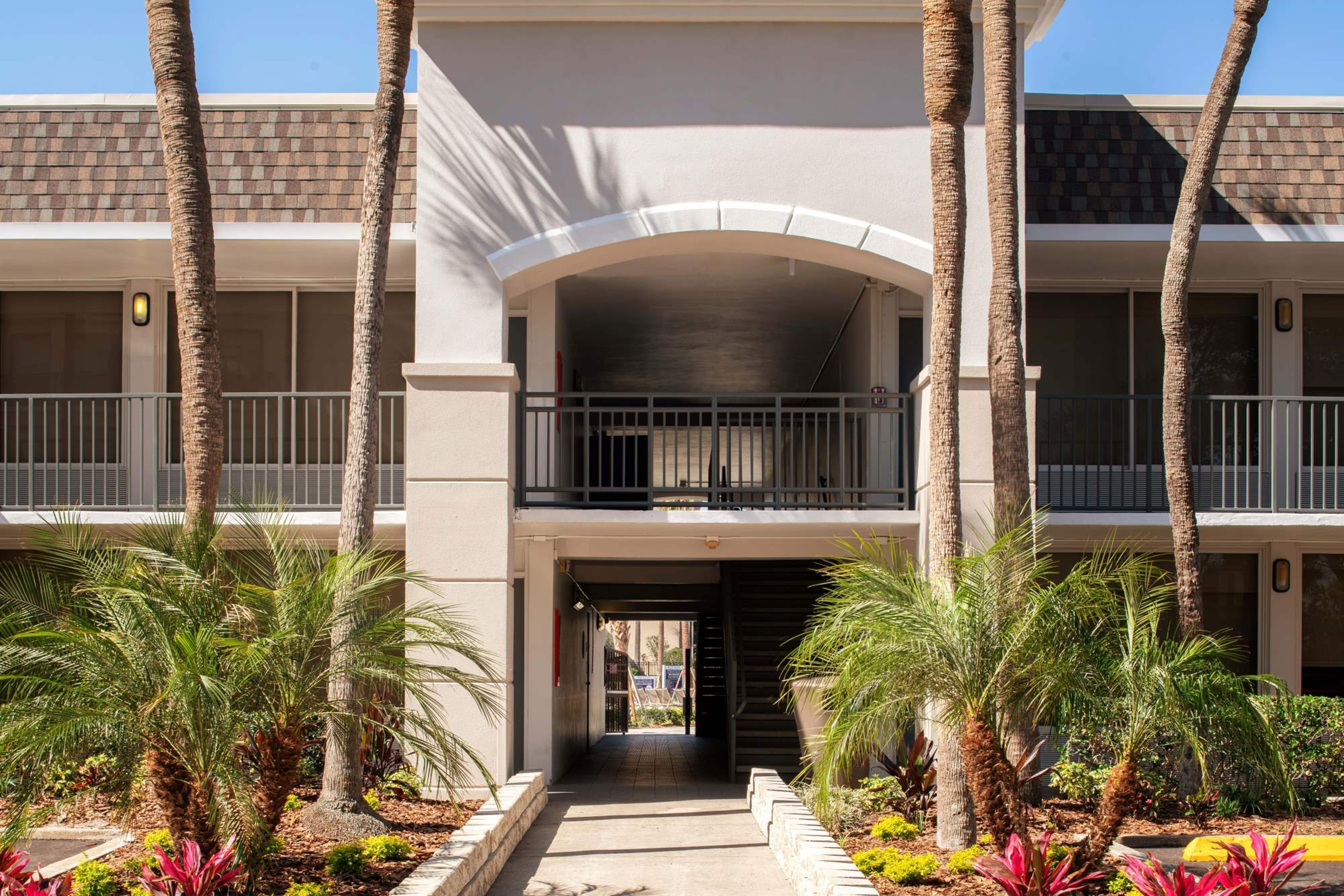 Exterior of Wyndham I-Drive Avanti Resort & Conference Center hotel in Orlando, Florida