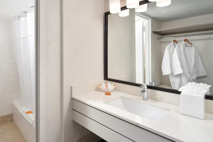Guest room bath at the Wyndham I-Drive Avanti Resort & Conference Center in Orlando, Florida
