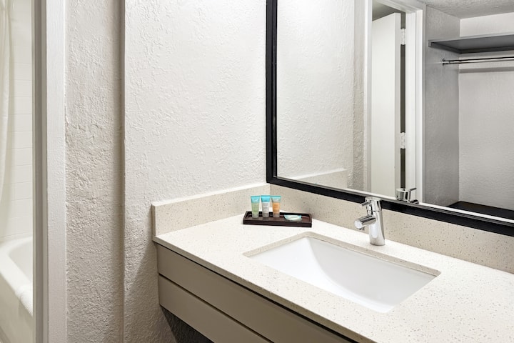 Guest room bath at the Wyndham I-Drive Avanti Resort & Conference Center in Orlando, Florida