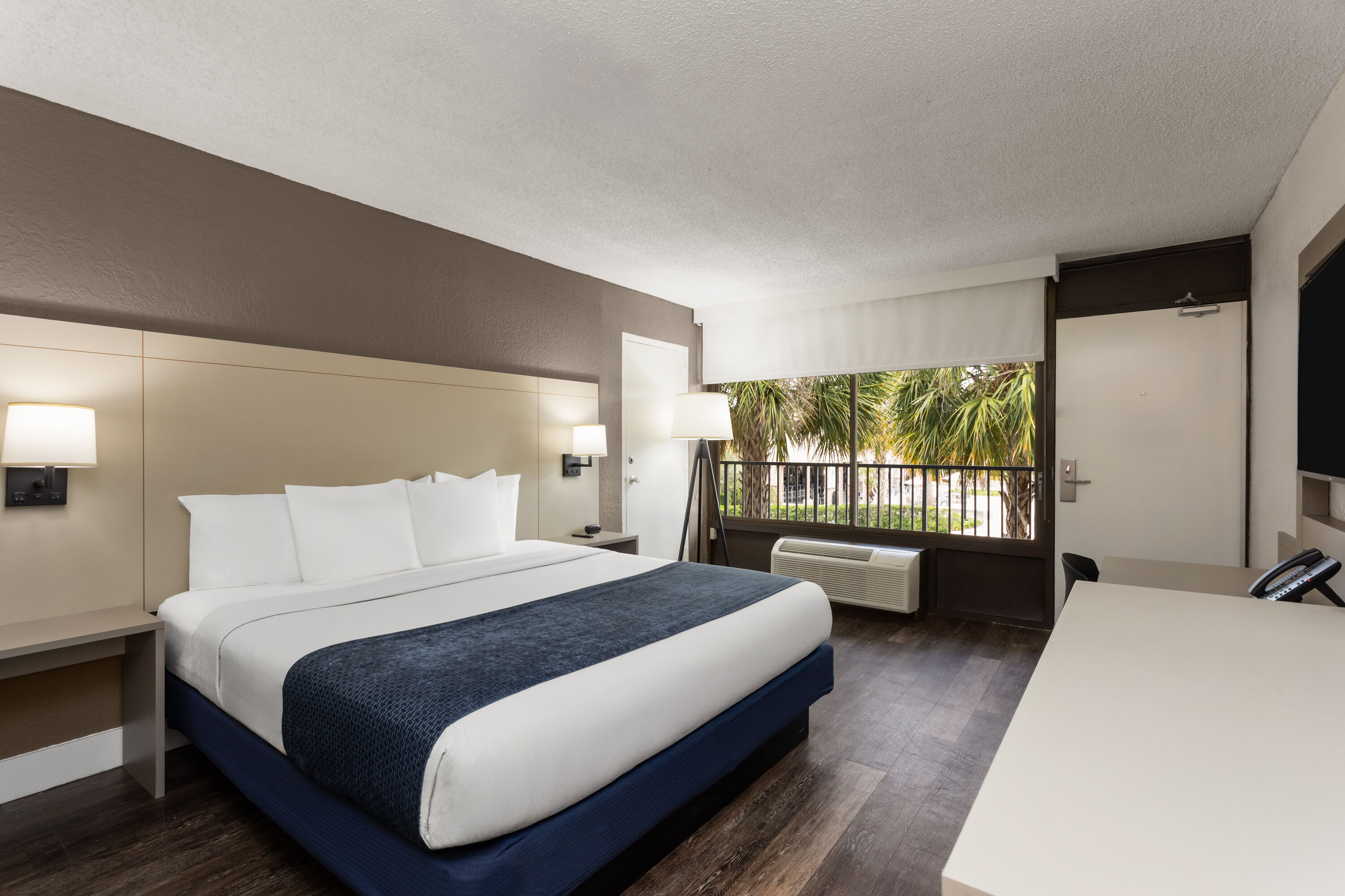 Guest room at the Wyndham I-Drive Avanti Resort & Conference Center in Orlando, Florida