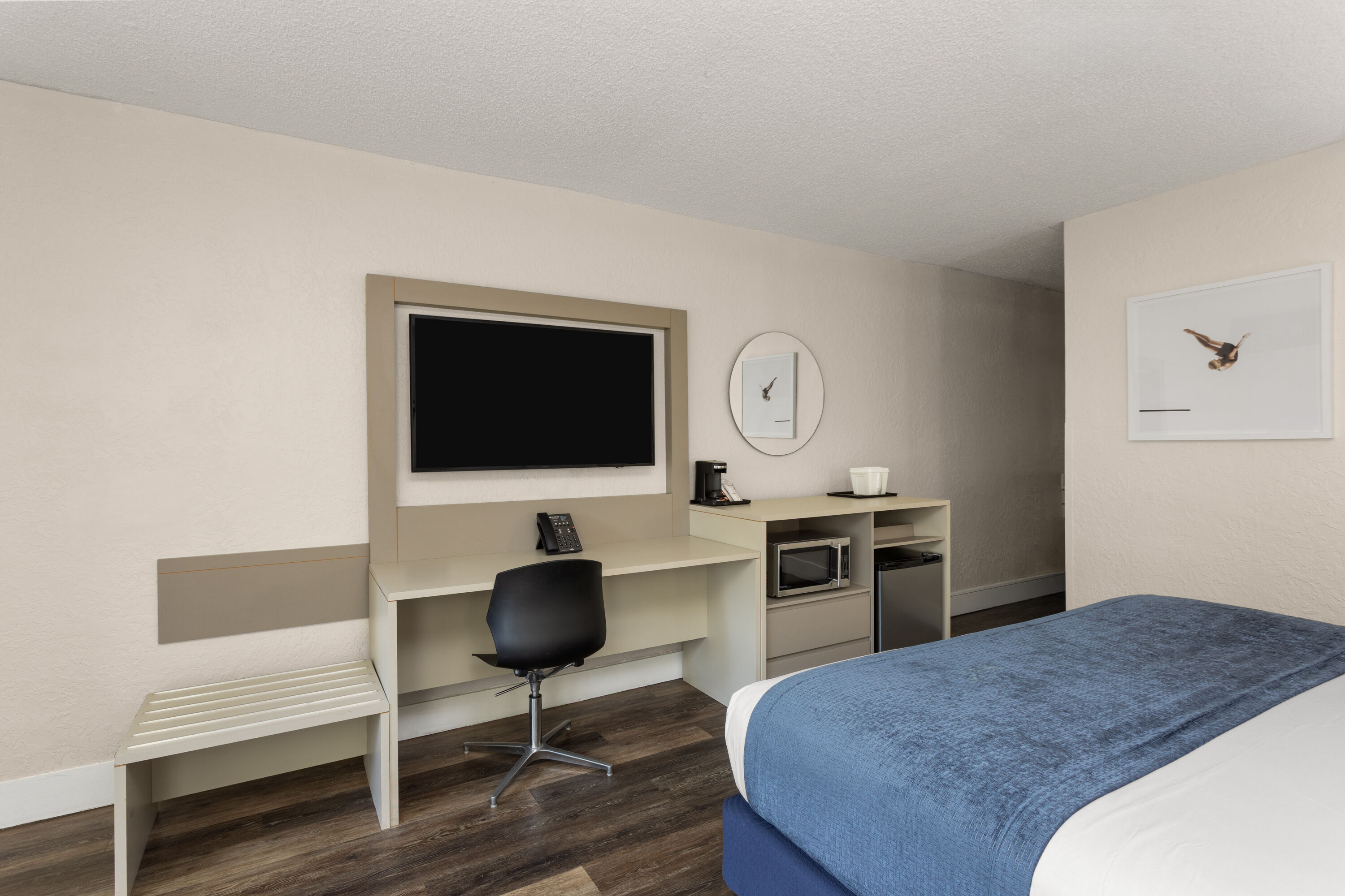 Guest room at the Wyndham I-Drive Avanti Resort & Conference Center in Orlando, Florida